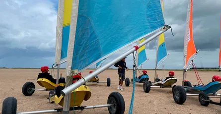 Le char à voile sur les plages de la côte de nacre.