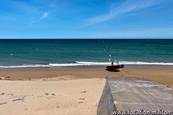 La plage et la mer devant la maison